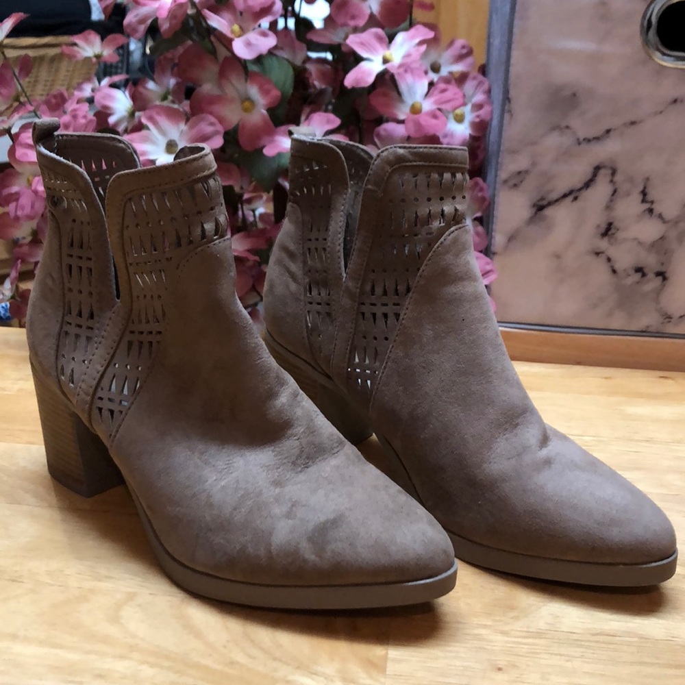 Taupe Suede Ladies Size 7 Fashion Boots 🥾